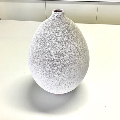 壺　〈Jar with white glaze 〉　no,123