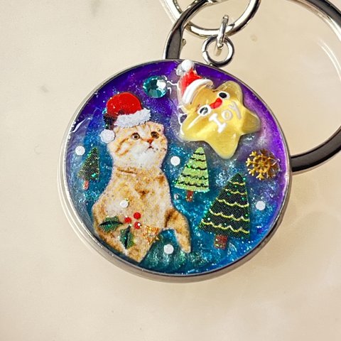 猫とクリスマスツリーと星のキーホルダー　クリスマス　シルバー