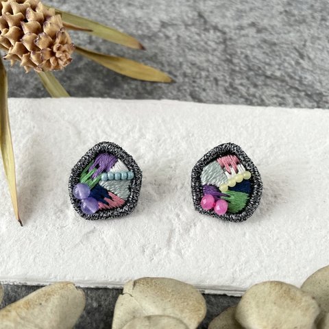 【刺繍×天然石】カラージェード＆刺繍ピアス、イヤリング