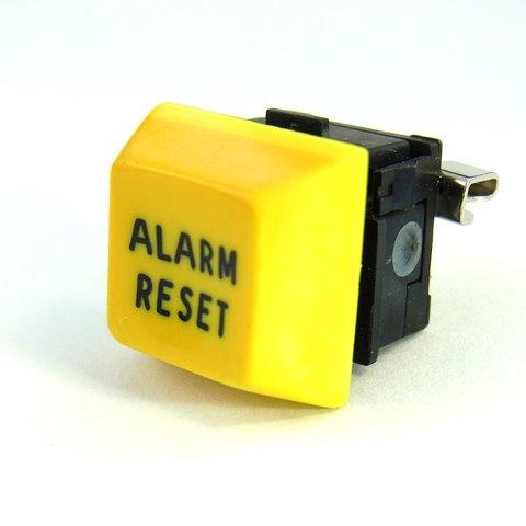 ぽちぽち押せる「ALARM RESET」スイッチブローチ