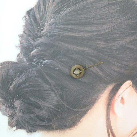 アンティーク風お洒落なボタン　ヘアピン 