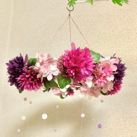 ピンクとむらさきの花かんむり【ブリーズキャッチャー】吊り下げインテリア雑貨