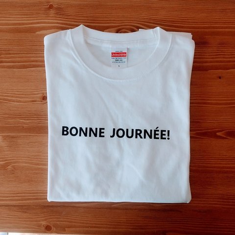 Bonne journee! フランス語ロゴTシャツ【ホワイト】