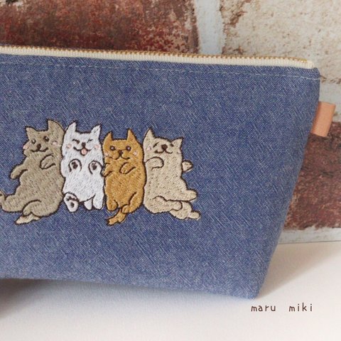 わちゃわちゃ仔犬刺繍　Mサイズポーチ 