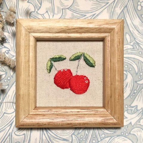 刺繍フレーム🍒さくらんぼ フルーツ 壁飾り インテリア雑貨