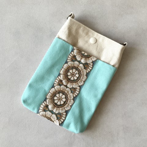 少し大きめスマホショルダー　インド刺繍　帆布　サコッシュ　スマホポーチ　ポシェット　＊携帯＊散歩用＊スマショル＊おでかけ＊花柄＊フラワー＊