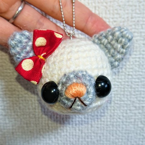 ホワイト×グレーのシャム猫さん風キーホルダー☆ハンドメイド☆編みぐるみ☆ねこ☆ネコ☆シャム