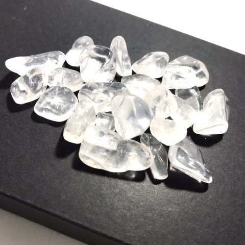   【穴無】アメリカアーカンソー水晶　中粒　さざれ　25ｇ　10-15粒