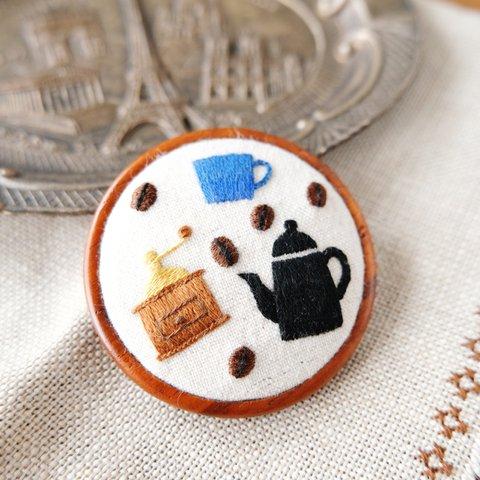 cafeブローチ・大（青）☆刺しゅう 刺繍