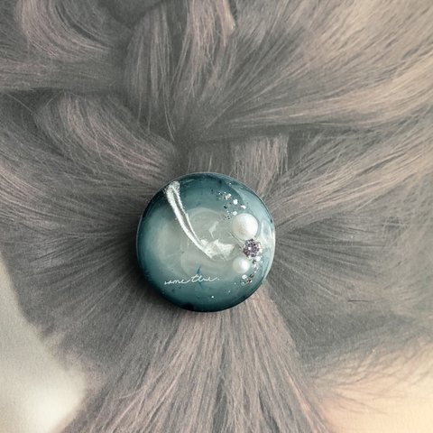 水晶が入ったレジンのヘアゴム　おしゃれ　パワーストーン