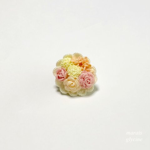 薔薇とマム（洋菊）の花束ブローチ