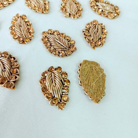 【2個】リーフ　アンティークゴールド　ビーズ刺繍　カボション　バックフラット アクセサリーパーツ　ハンドメイド　DIY　C013　