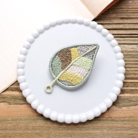 【葉／みどり】刺繍ブローチ 【leaf】