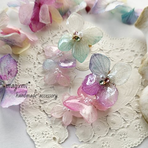 【ファンタジーカラー】揺れる紫陽花ピアス-Bordeaux color three petals sway flower-〈ツヤツヤぷっくり！三連花びらピアス〉