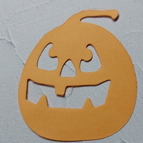 再・2【送料無料】ダイカット🎃ジャックオーランタン🎃オバケカボチャ30枚🎃クラフトパンチ＊