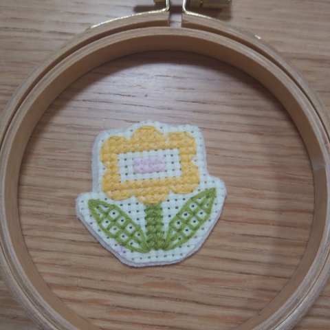 刺繍ワッペン　黄色いお花　