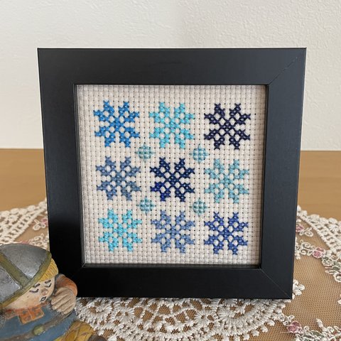 雪の刺繍フレーム　北欧風の刺繍額　刺繍フレーム　北欧雑貨