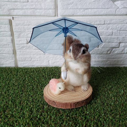 優しい相合い傘🐿️🐌☂️