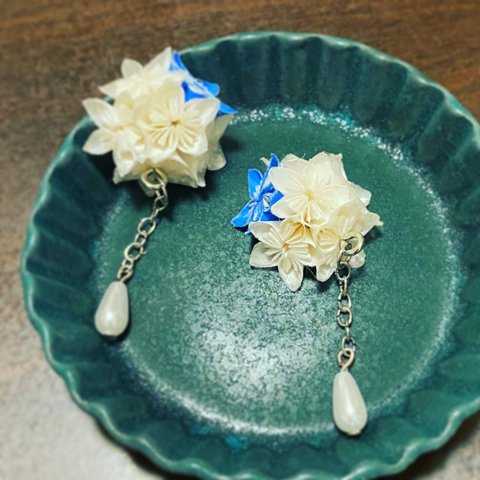 桜のイヤリング（くす玉・白青・紙製）