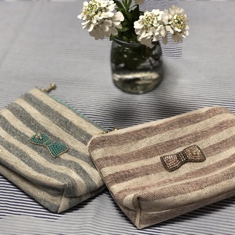 ビーズ刺繍のファスナーポーチ☆リボン（ブルー）