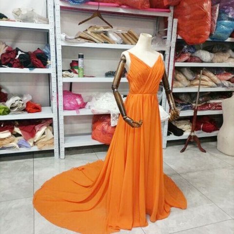 ふんわりシフォン製　オレンジカラードレス Vネックドレス キャミソール 結婚式/披露宴 豪華なトレーン