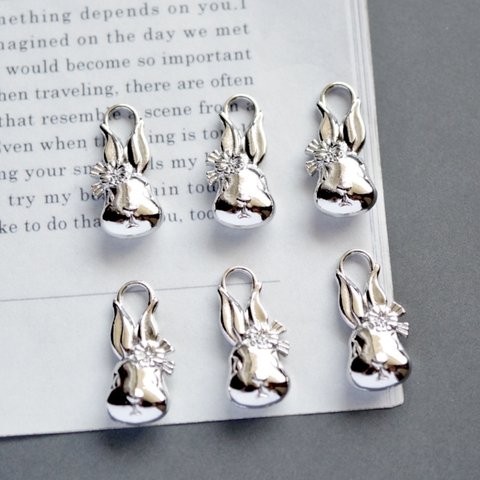 IMPORT【6個】Rabbit face 🐇うさぎのメタルチャーム＊メタルパーツ＊立体＊ホワイトシルバーカラー