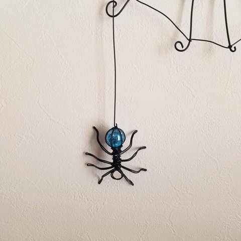 ハロウィン 飾り 【 クモの飾り 】 ワイヤーアート 置物 雑貨 壁飾り くも ワイヤークラフト ウォールデコ かわいい