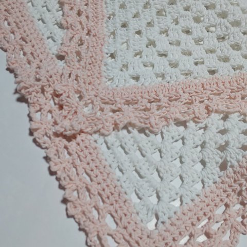新作🌸グラニースクエアモチーフ編みのマルチクロスホワイト