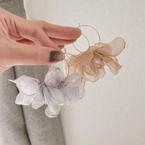 chiffon tassel フープノンホールピアス ベージュ