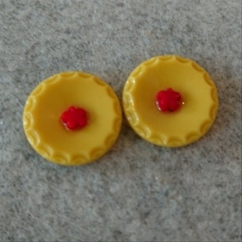 【黄×赤花模様】フランスアンティークボタンのイヤリング 