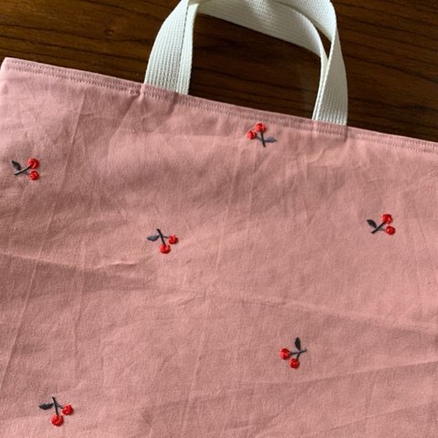 ☆さくらんぼ刺繍のキルティングのレッスンバッグ☆