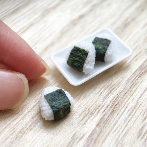 【受注生産・再販】ミニチュア シンプルな海苔おにぎり