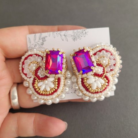 【再販】ピンクビジューの刺繍イヤリング、ピアス