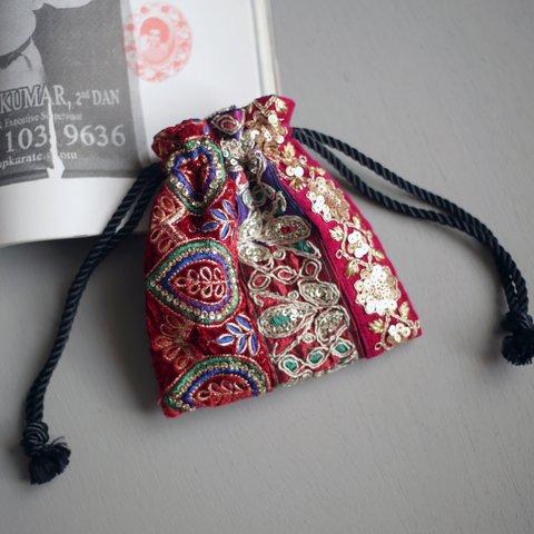 インドブレードミニ巾着ポーチ　刺繍　スパンコール　花柄　レッド　パープル　ベロア　アクセサリーポーチ　小物入れ