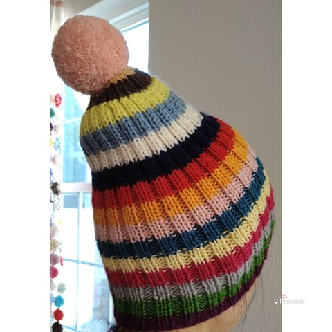 手編みカラフルニット帽子