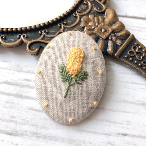 ミモザの刺繍のブローチ　受注制作