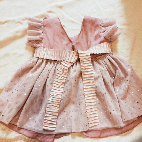 バックオープン サテン＆チュールのピンクドレス／
Shiny Pinky Dress
