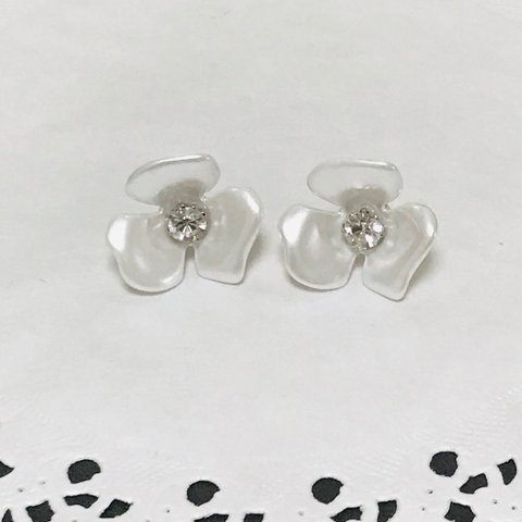 白花ピアス