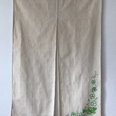 手刺繍の暖簾