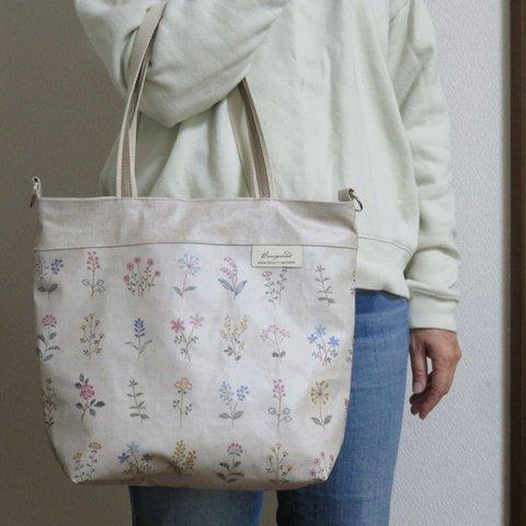 （ビニコ）綿麻キャンパスのお花柄のファスナー付きトートバッグ（M)