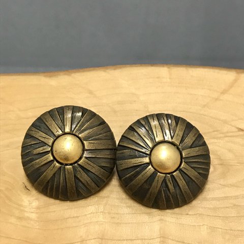 23mm◇2個入◇　アンティークゴールドな軽量ボタン