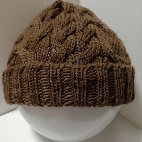 27.(ファインメリノウール　茶)手編み　編み込み　毛糸の帽子