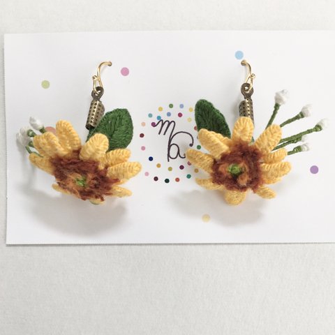 立体刺繍　ひまわり🌻の花束ピアス