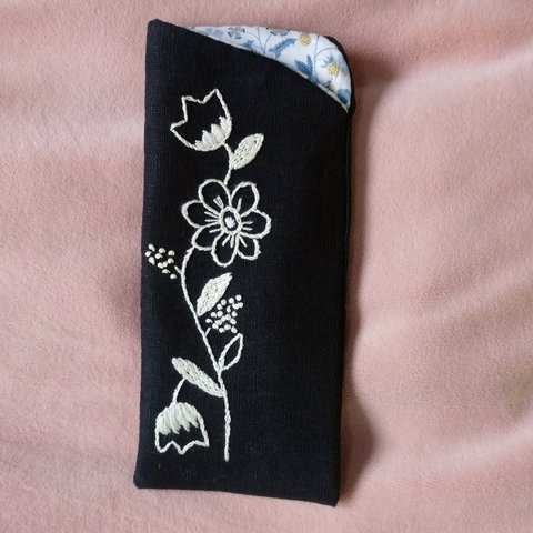 花柄刺繍 のメガネケース