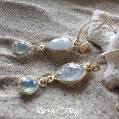 *14kgf* Framed Chalcedony &Moonstone Swirl Earringsカルセドニーとムーンストーンの渦巻きピアス☆槌目