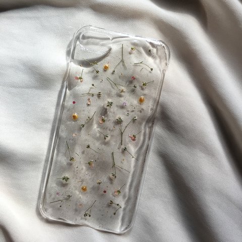 【オーダーメイド】白かすみ草ベース "まるでお花畑のような押し花iPhoneケース💐"