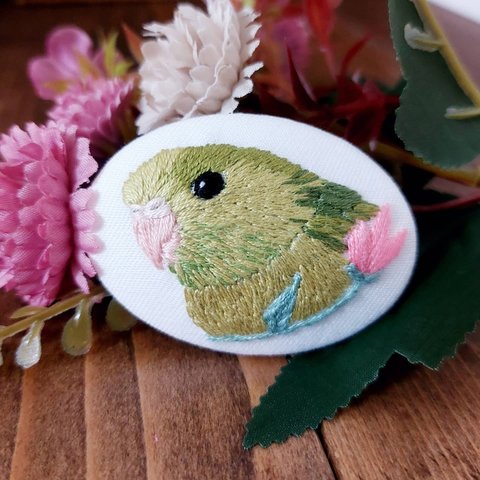 ✤一点のみ✤サザナミインコ刺繍オーバルブローチ