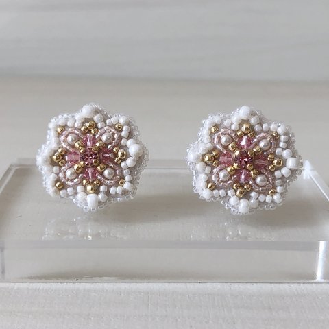 ビーズ刺繍イヤーアクセサリー（lace/ローズピンク）