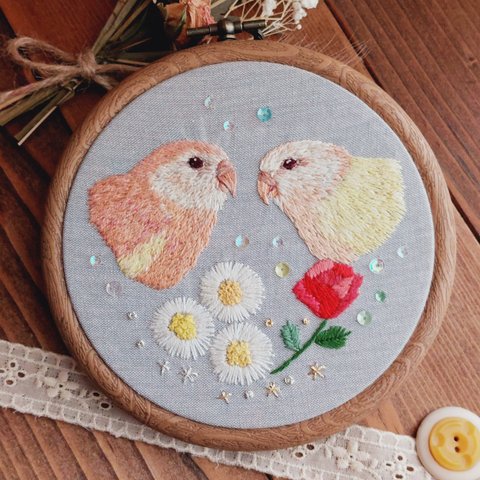 【受注生産】『インコ刺繍🕊‎𓂃 𓈒𓏸ずっと一緒に…♡刺繍フレーム（大）』Bird embroidery frame.