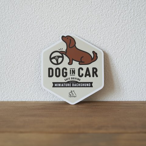 【ミニチュアダックス B】DOG IN CAR マグネットステッカー